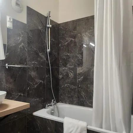 ホテル Et Restaurant Les2m フォントネー・ル・コント