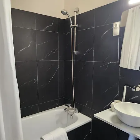 ホテル Et Restaurant Les2m フォントネー・ル・コント