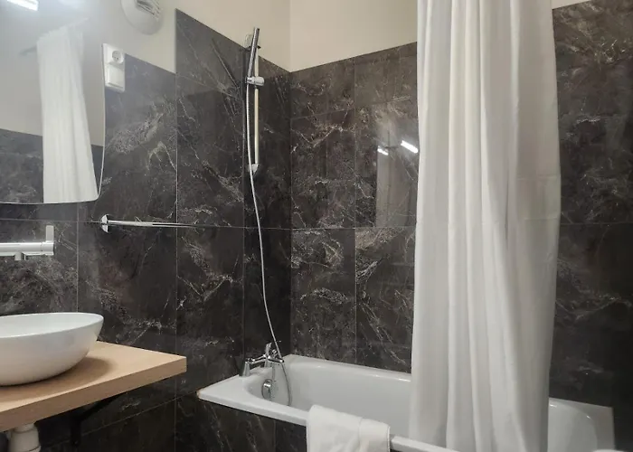 Hotel Et Restaurant Les2m Fontenay-le-Comte