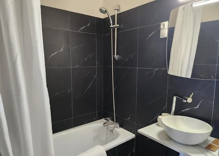 Hotel Et Restaurant Les2m Fontenay-le-Comte